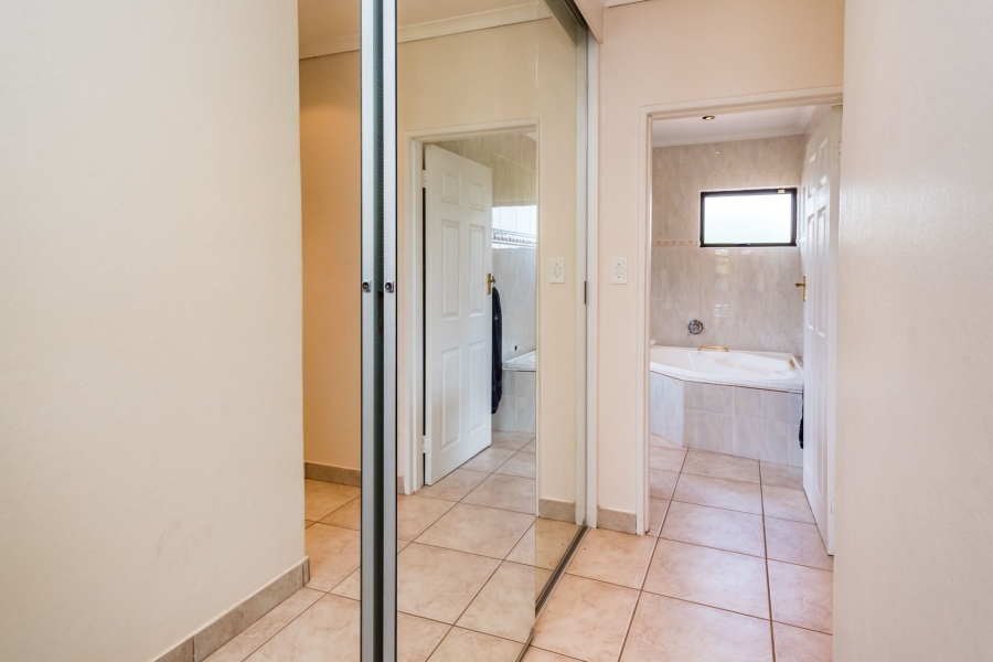 5 Bedroom Property for Sale in Club Milos Estate Free State